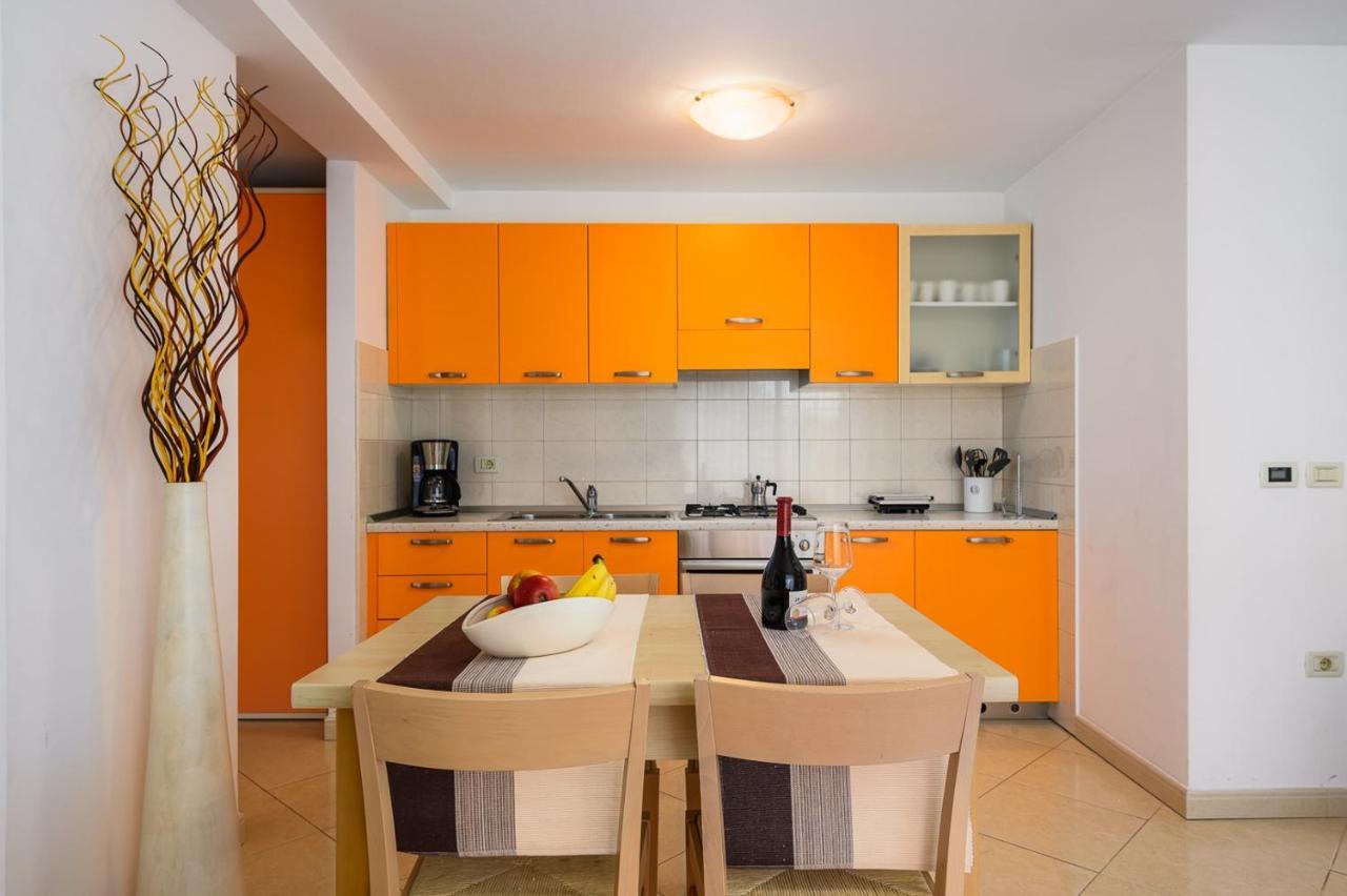 House With Apartments Dragica Umag Luaran gambar