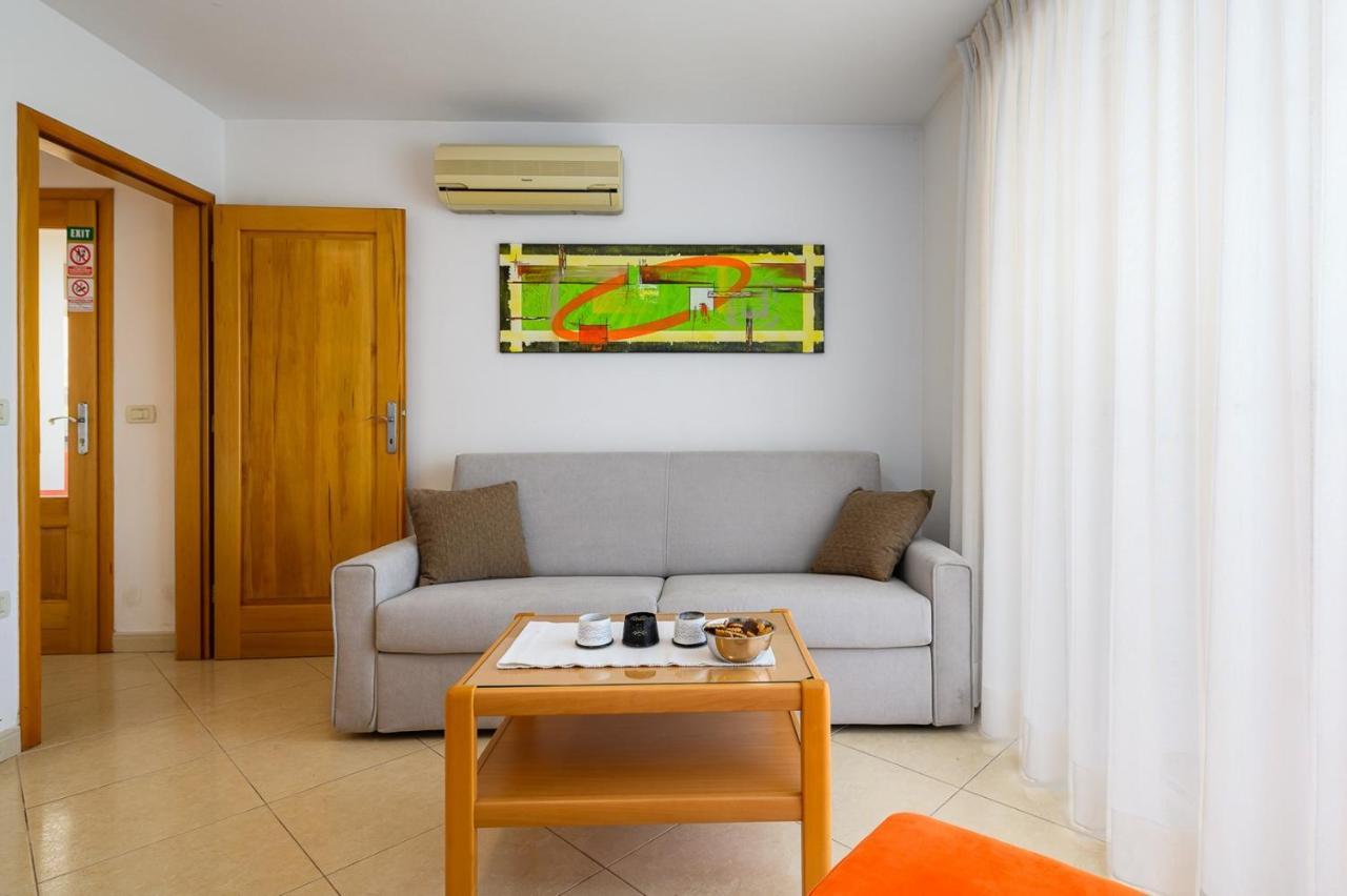 House With Apartments Dragica Umag Luaran gambar