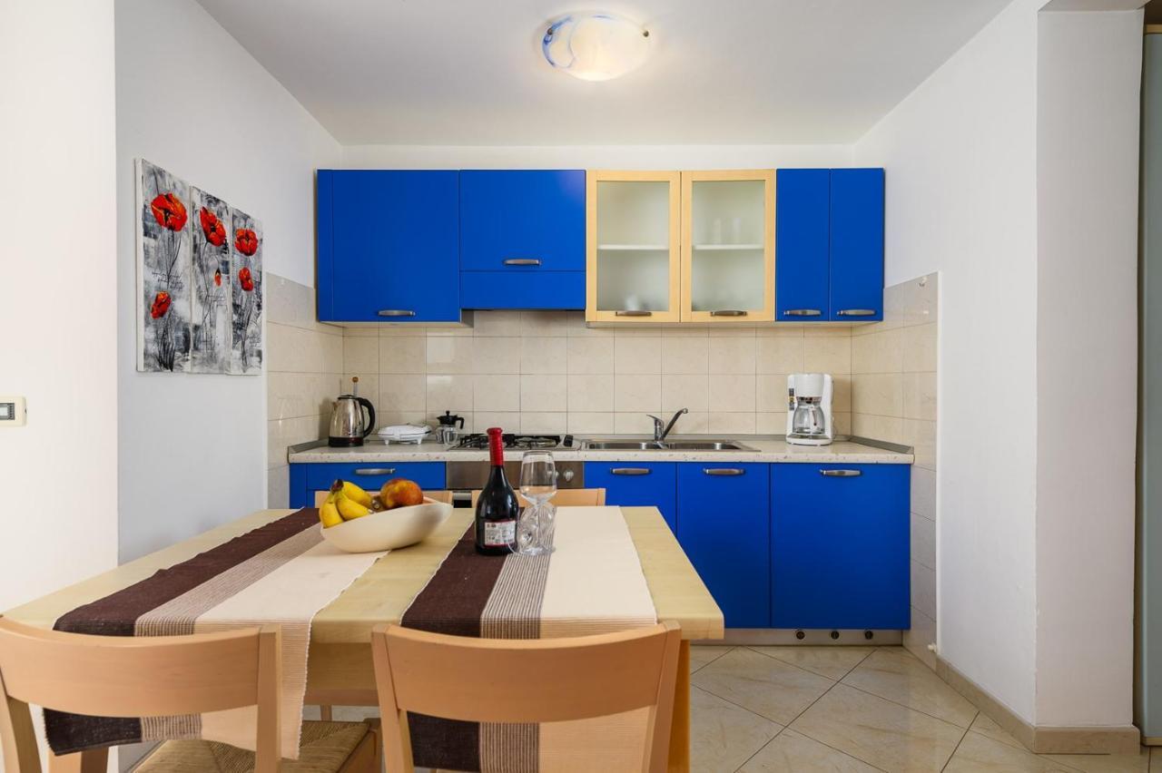 House With Apartments Dragica Umag Luaran gambar