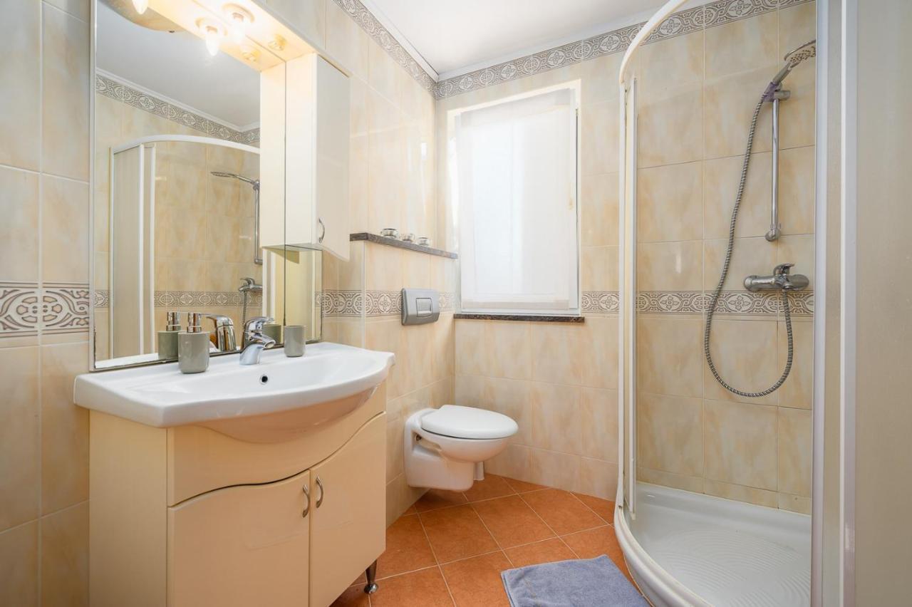 House With Apartments Dragica Umag Luaran gambar